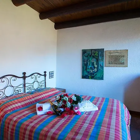 ヴィラ Veglio Sleeps 6 ラーリオ