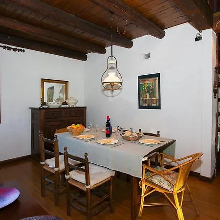 Veglio Sleeps 6 ヴィラ