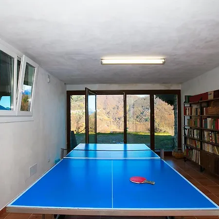 Veglio Sleeps 6 ヴィラ *