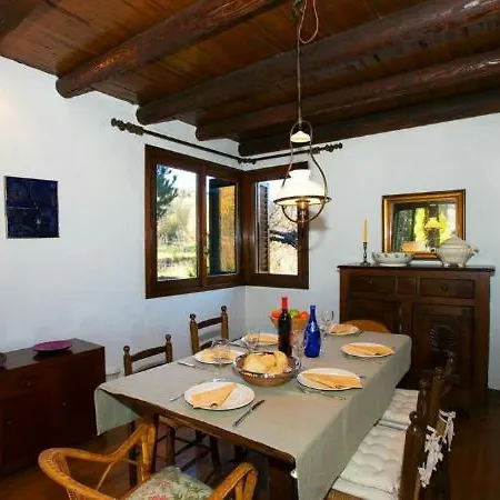 Veglio Sleeps 6 ヴィラ